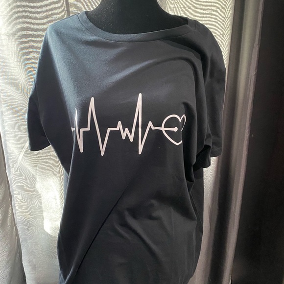 SHEIN Curve Tee - Picture 2 of 3